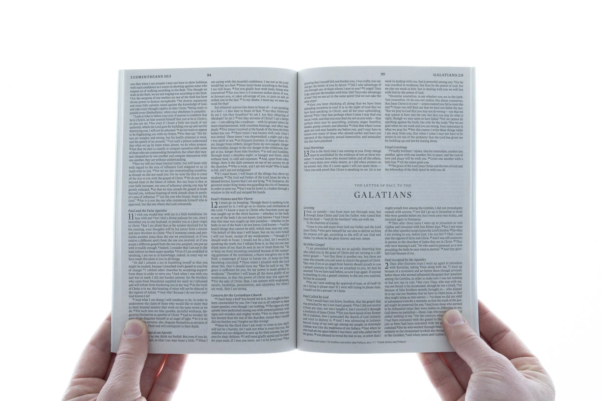 Crossway ESV Outreach New Testament, Blue Paperback - Image 3