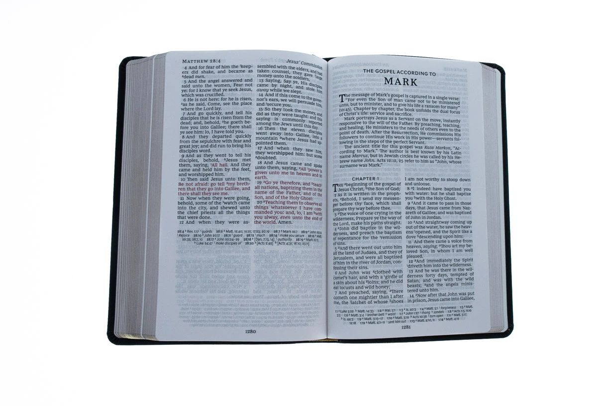 Thomas Nelson KJV, Reference Bible, Personal Size Giant Print, Black Bonded Leather - Image 4
