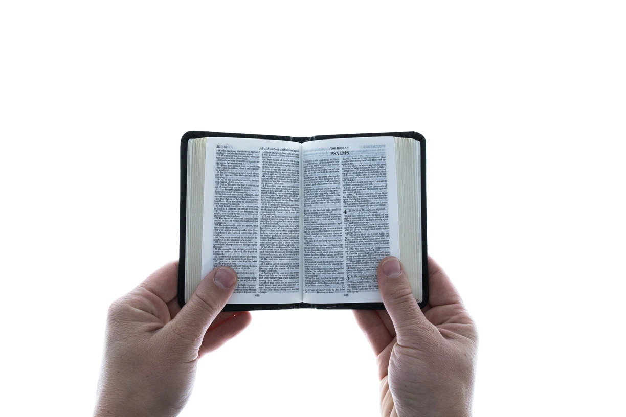 WEIGHT: 3 Lbs KJV Pocket Bible Bonded Black Leather 3 X 4.5″ - Image 3