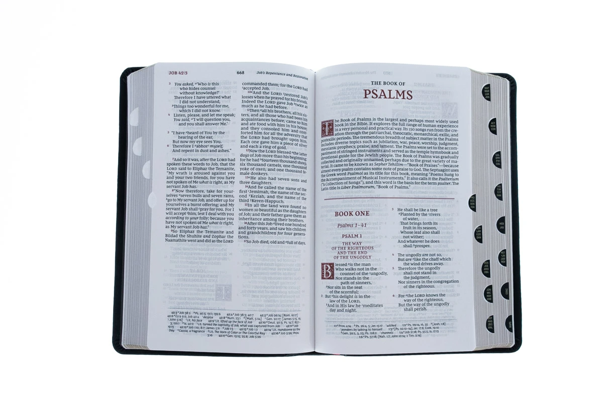 Thomas Nelson NKJV Personal Size Reference Bible β Black β Sovereign Collection - Image 3