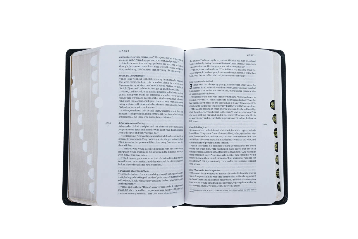 Tyndale House Publishing Filament Bible NLT -Leatherlike, Black, Indexed: The Print+digital Bible - Image 5